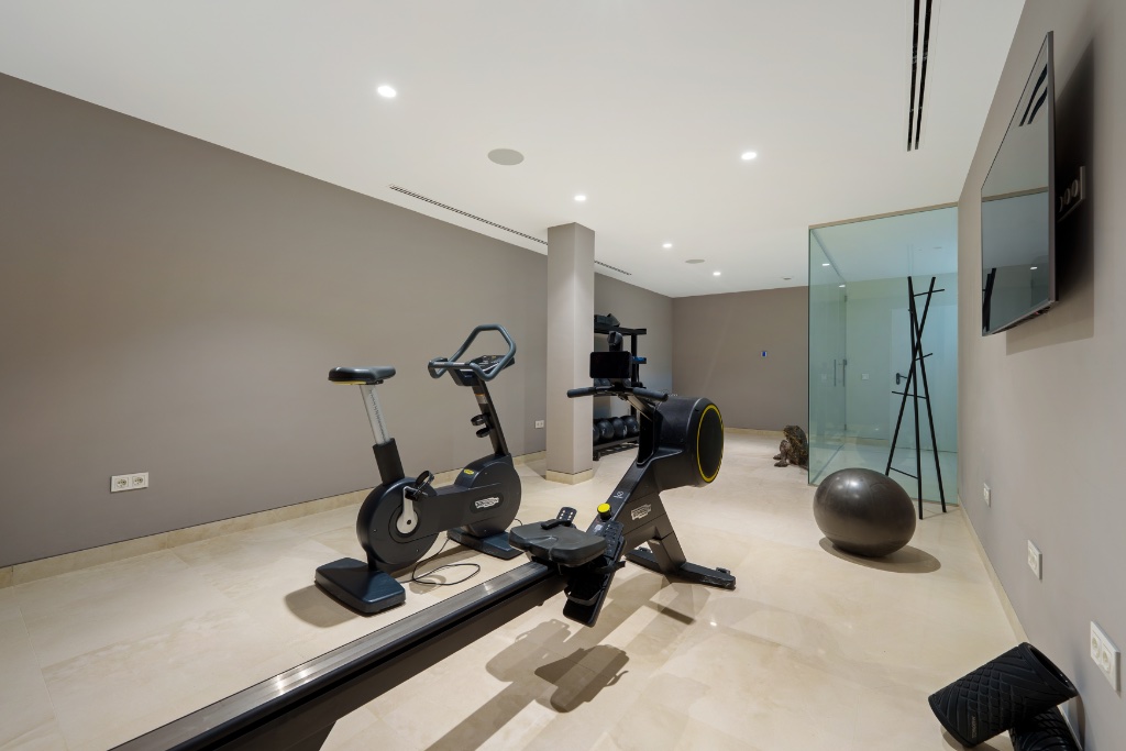 LEO 21B | Luxury Frontline Golf Villa for Sale in Nueva Andalucía, Marbella | Contemporary 5-Bedroom Villa with Infinity Pool - Image 28