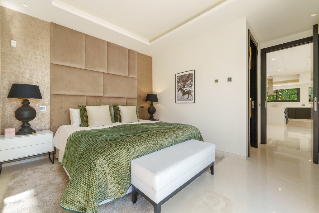 Los Olivos 2 – Contemporary Luxury Villa in Nueva Andalucía - Image 13