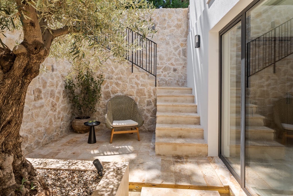 Luxury Frontline Golf Villa in Marbella | Italian-Inspired Contemporary Masterpiece - Image 2