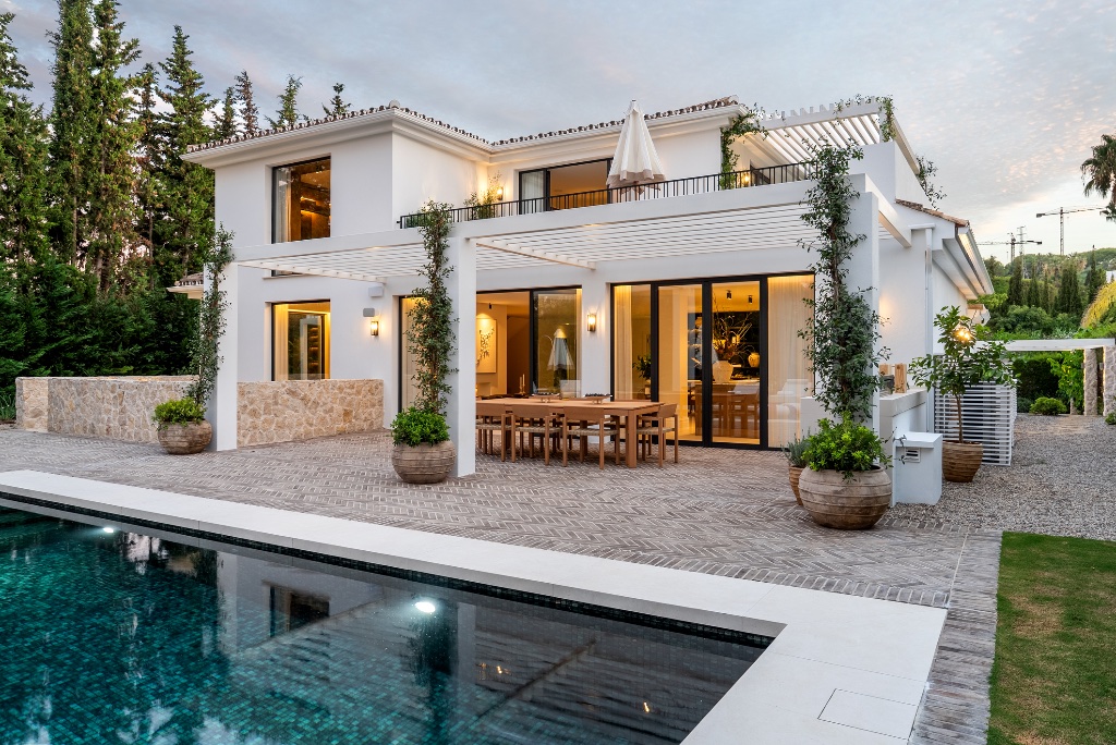 Luxury Frontline Golf Villa in Marbella | Italian-Inspired Contemporary Masterpiece - Image 35