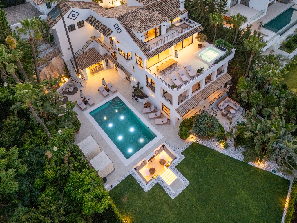 Luxury Villa for Sale in Nueva Andalucía, Marbella | Panoramic Sea Views | 6 Bedrooms - luxury property in Spain