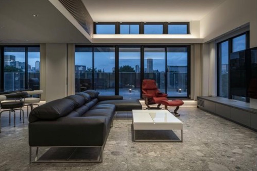 Luxury House for Sale in Minami Aoyama, Tokyo | Exceptional Contemporary Residence with Rooftop Pool - Image 2