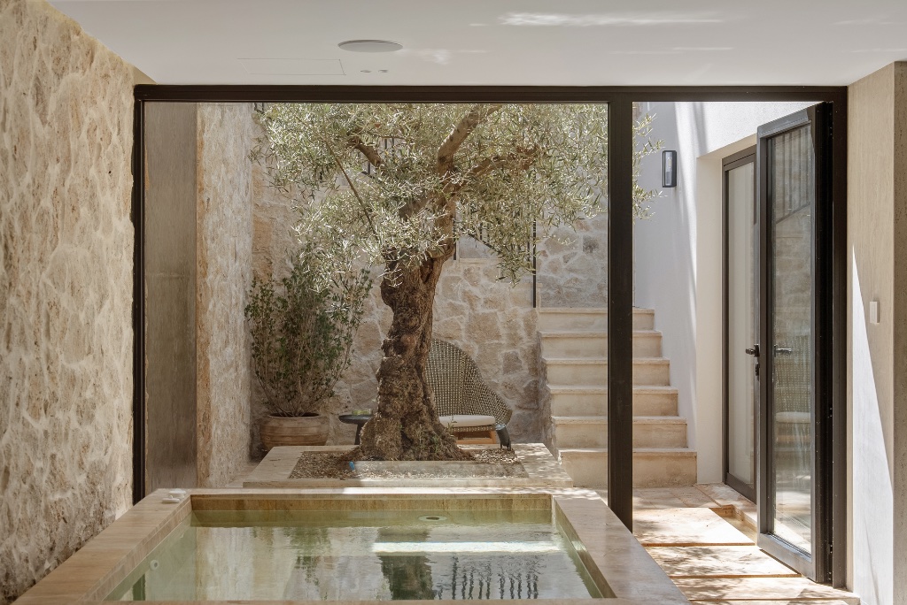 Luxury Frontline Golf Villa in Marbella | Italian-Inspired Contemporary Masterpiece - Image 14