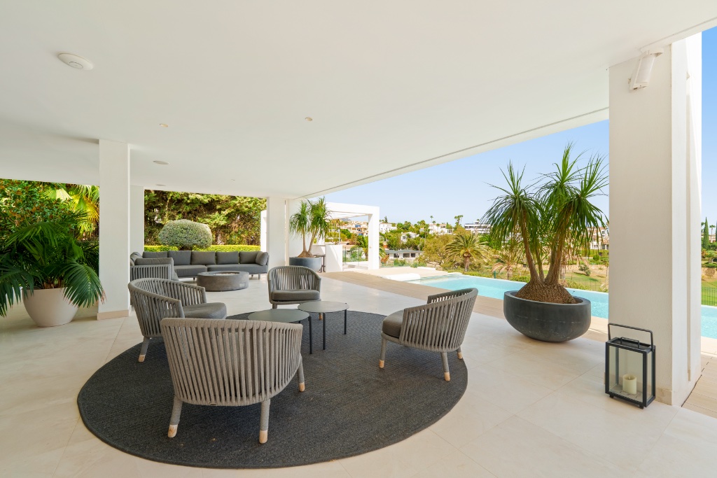 LEO 21B | Luxury Frontline Golf Villa for Sale in Nueva Andalucía, Marbella | Contemporary 5-Bedroom Villa with Infinity Pool - Image 4