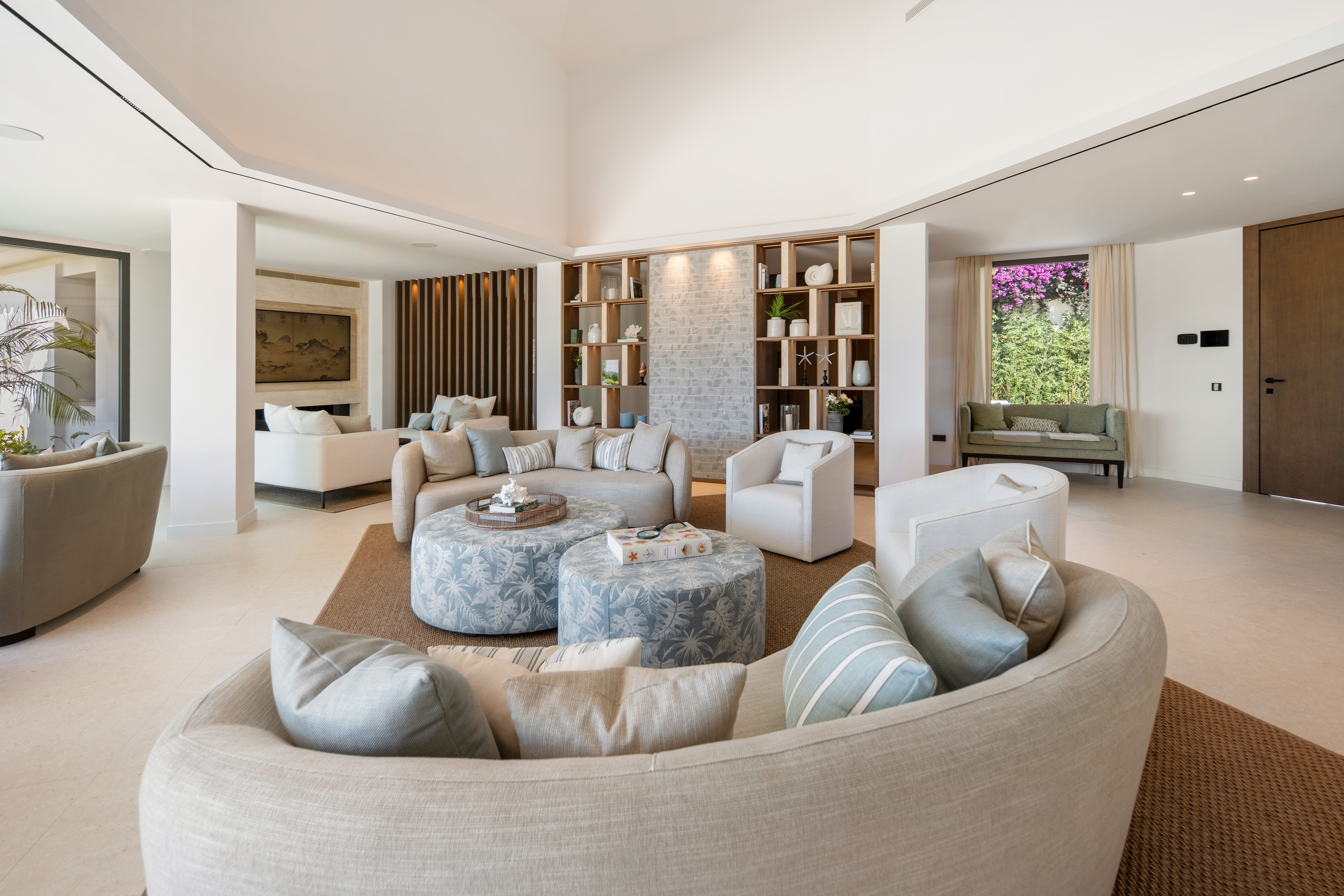Luxury Villa for Sale in El Herrojo, Benahavís - Image 3
