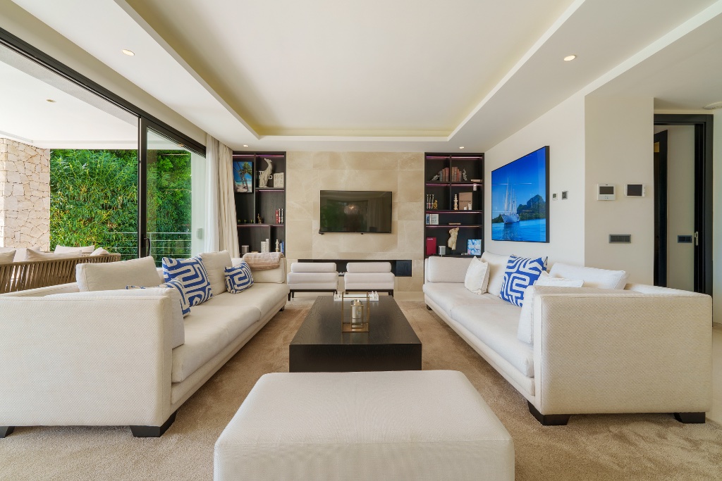 Los Olivos 2 – Contemporary Luxury Villa in Nueva Andalucía - Image 5