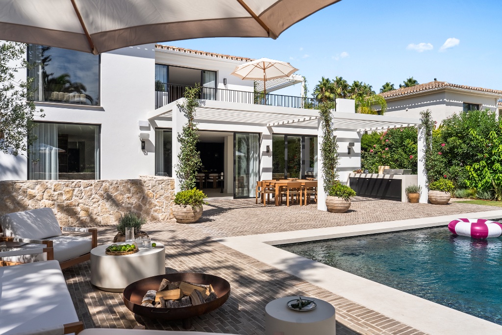 Luxury Frontline Golf Villa in Marbella | Italian-Inspired Contemporary Masterpiece - Image 38