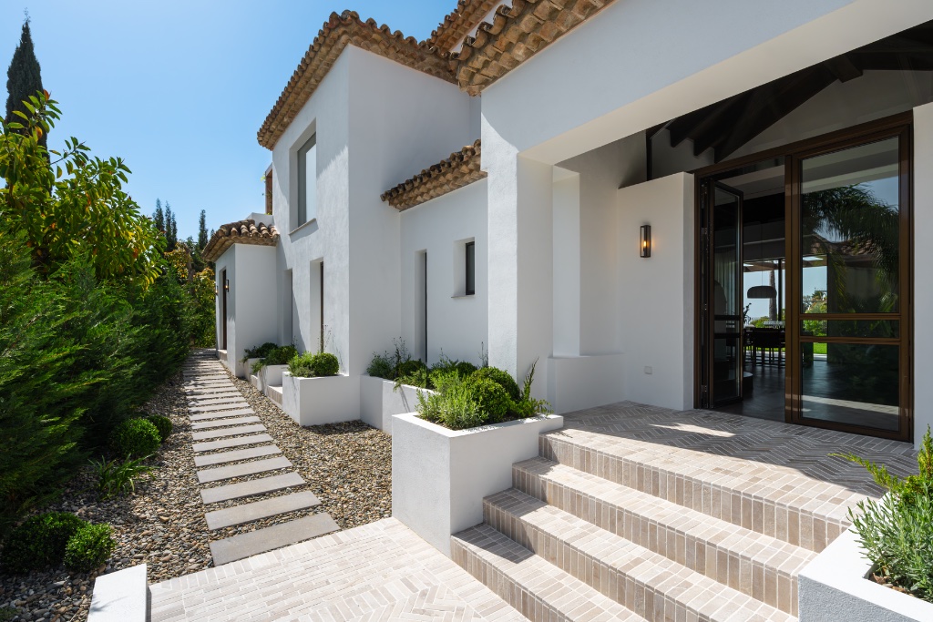 Villa Kumo | Exceptional Contemporary Luxury Villa for Sale in El Herrojo, La Quinta, Benahavís, Marbella - Image 10