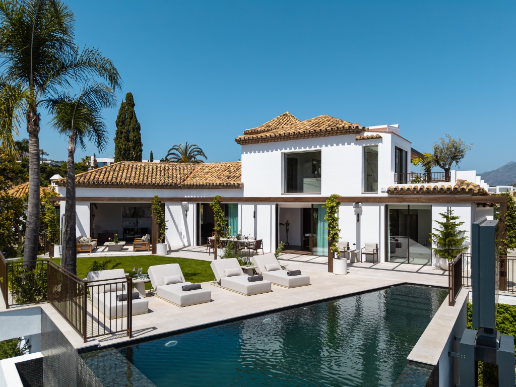Villa Kumo | Exceptional Contemporary Luxury Villa for Sale in El Herrojo, La Quinta, Benahavís, Marbella - Image 2