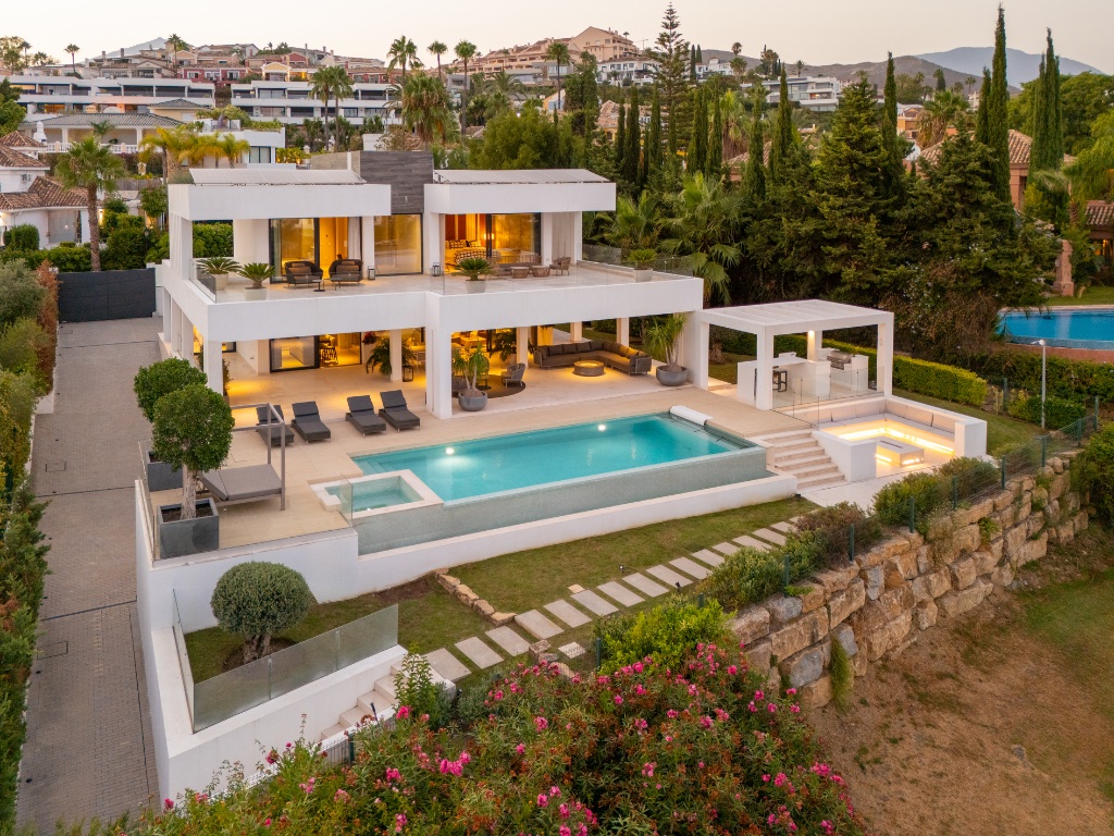 LEO 21B | Luxury Frontline Golf Villa for Sale in Nueva Andalucía, Marbella | Contemporary 5-Bedroom Villa with Infinity Pool - Image 34