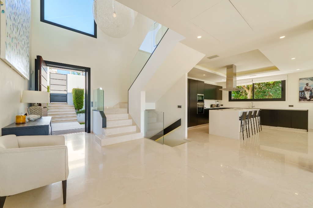 Los Olivos 2 – Contemporary Luxury Villa in Nueva Andalucía - Image 6