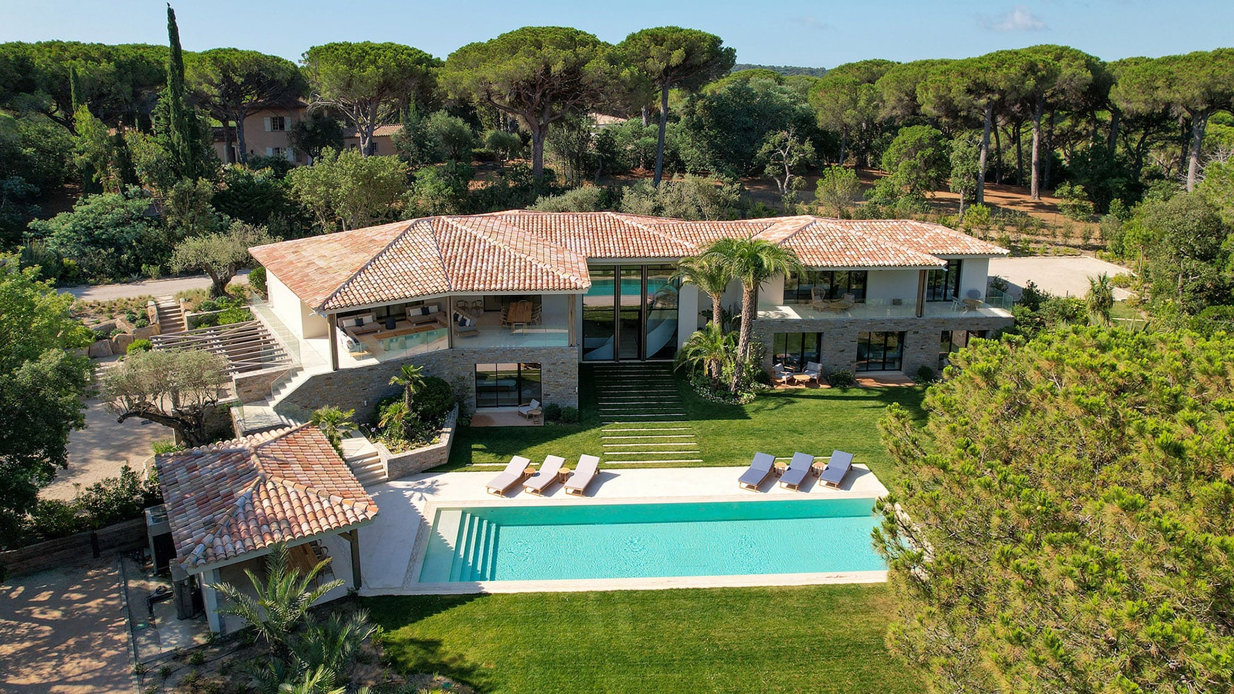 Waterfront Villa for Sale in Les Parcs de Saint-Tropez - Image 2