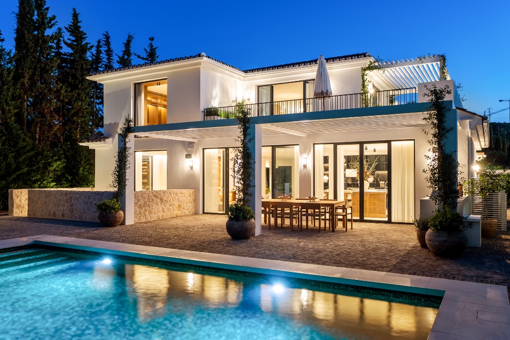 Luxury Frontline Golf Villa in Marbella | Italian-Inspired Contemporary Masterpiece - Image 41