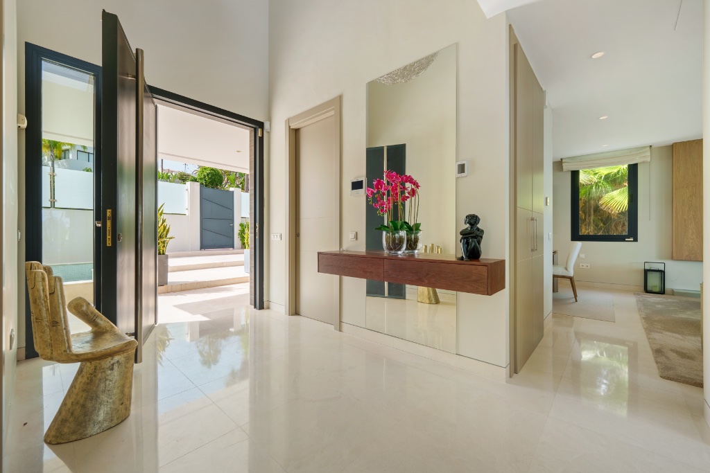LEO 21B | Luxury Frontline Golf Villa for Sale in Nueva Andalucía, Marbella | Contemporary 5-Bedroom Villa with Infinity Pool - Image 14