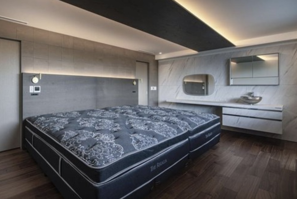 Luxury House for Sale in Minami Aoyama, Tokyo | Exceptional Contemporary Residence with Rooftop Pool - Image 15