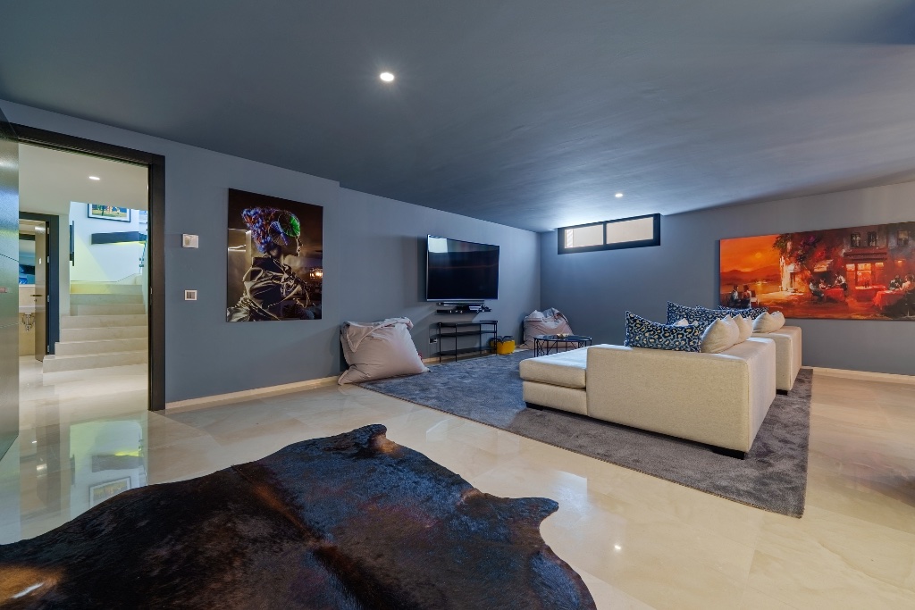 Los Olivos 2 – Contemporary Luxury Villa in Nueva Andalucía - Image 32