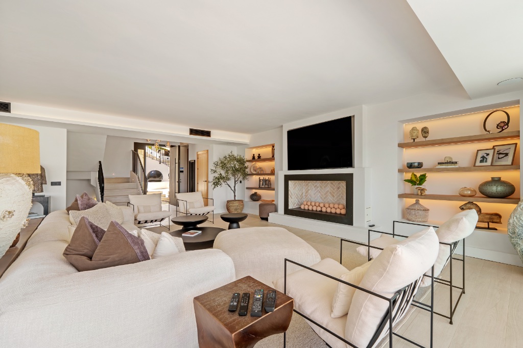 Luxury Villa for Sale in Nueva Andalucía, Marbella | Panoramic Sea Views | 6 Bedrooms - Image 8