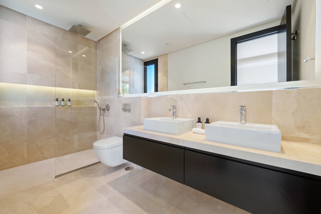Los Olivos 2 – Contemporary Luxury Villa in Nueva Andalucía - Image 16