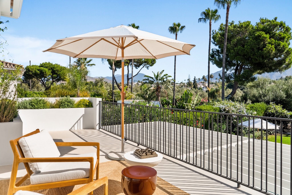 Luxury Frontline Golf Villa in Marbella | Italian-Inspired Contemporary Masterpiece - Image 28