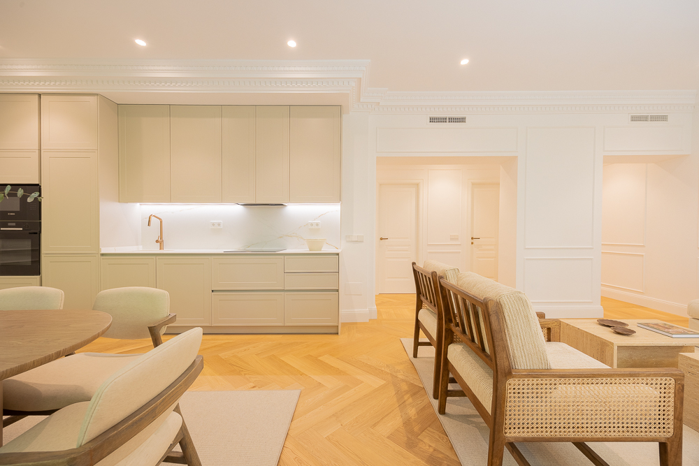 Fully Renovated Luxury Apartment for Sale in Castellana, Salamanca, Madrid - Image 9