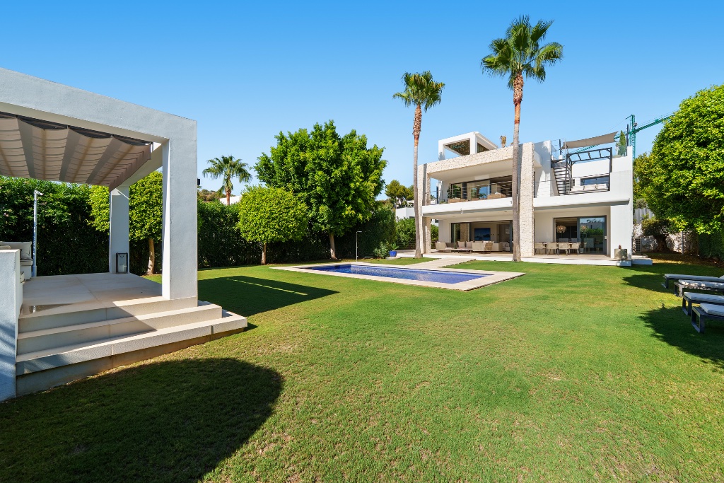 Los Olivos 2 – Contemporary Luxury Villa in Nueva Andalucía - Image 12