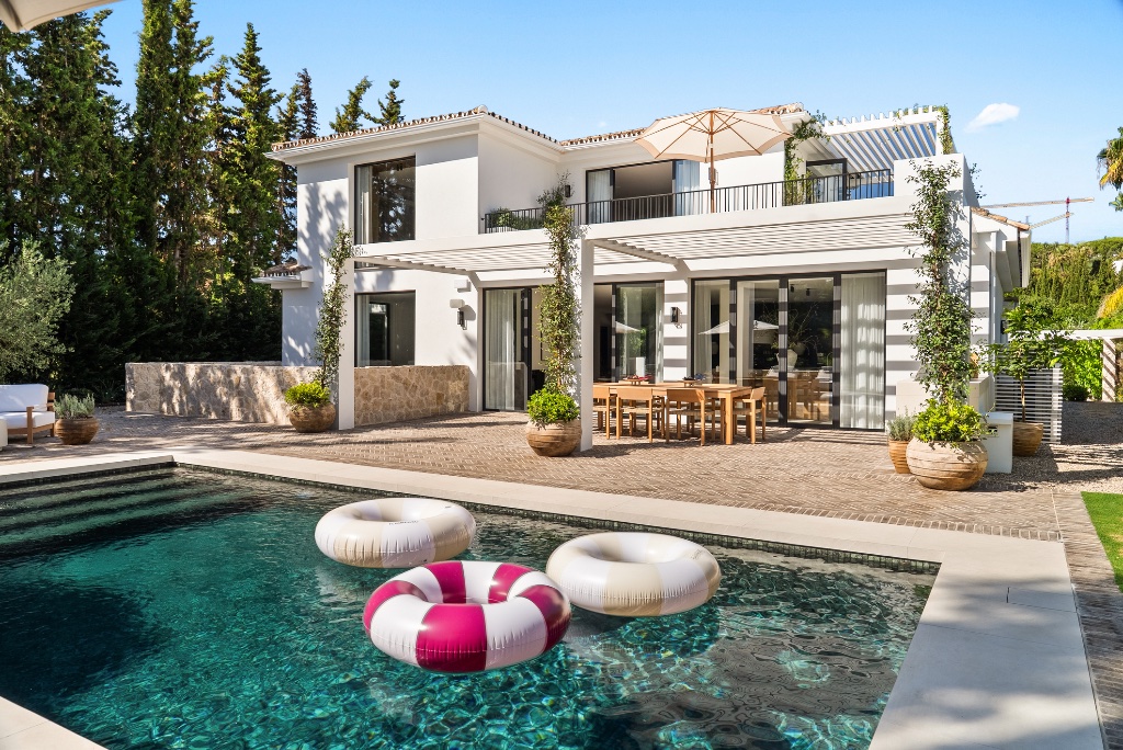 Luxury Frontline Golf Villa in Marbella | Italian-Inspired Contemporary Masterpiece - luxury property in Spain