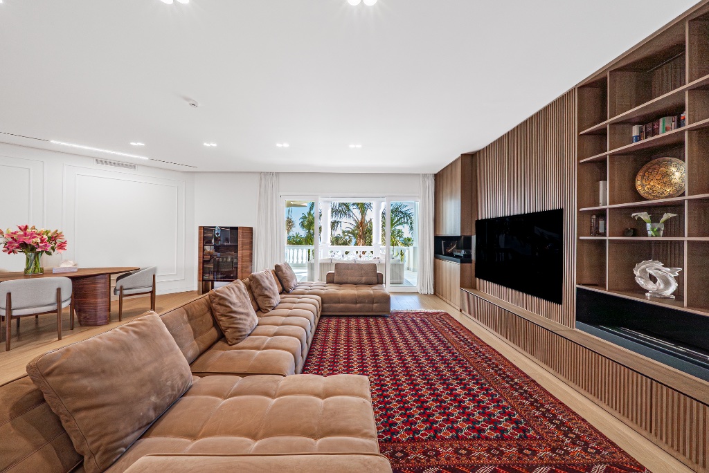 Luxury Beachfront Apartment – Las Dunas Park, Estepona - Image 5