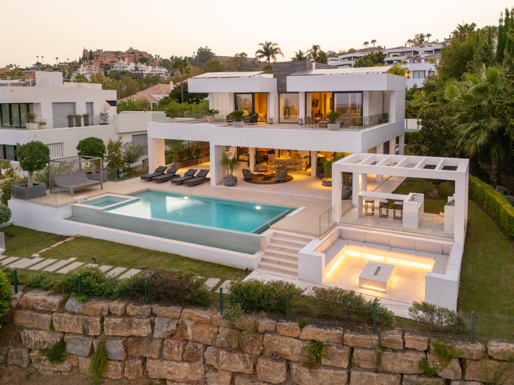 LEO 21B | Luxury Frontline Golf Villa for Sale in Nueva Andalucía, Marbella | Contemporary 5-Bedroom Villa with Infinity Pool - Image 35