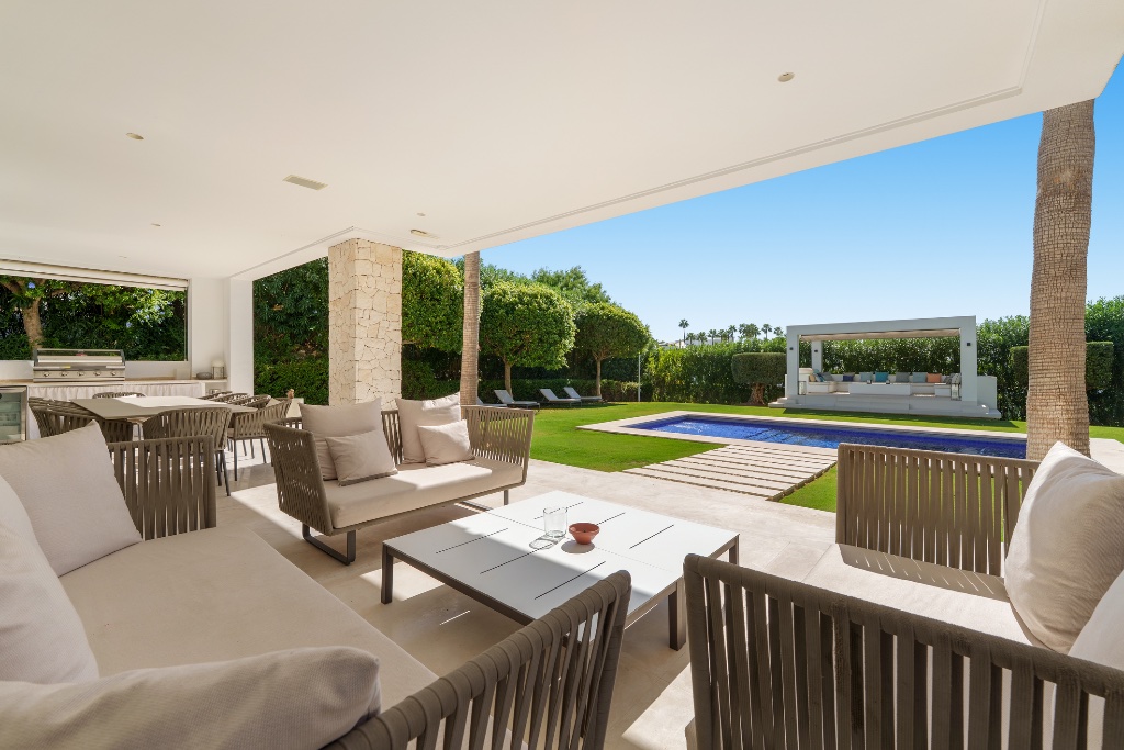 Los Olivos 2 – Contemporary Luxury Villa in Nueva Andalucía - Image 9