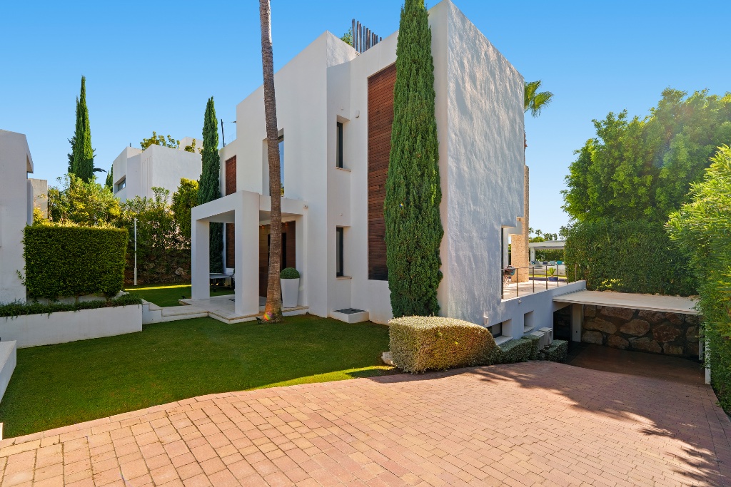 Los Olivos 2 – Contemporary Luxury Villa in Nueva Andalucía - Image 35