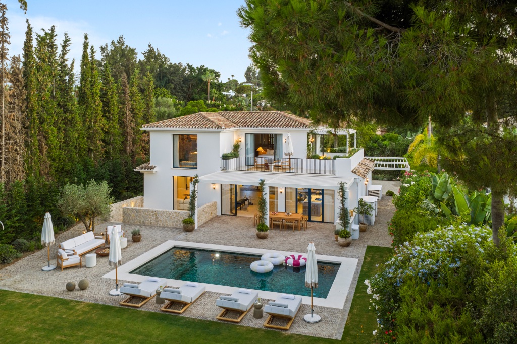 Luxury Frontline Golf Villa in Marbella | Italian-Inspired Contemporary Masterpiece - Image 33