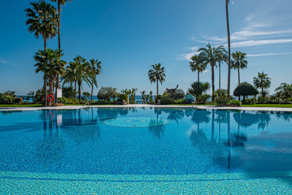 Luxury Beachfront Apartment – Las Dunas Park, Estepona - Image 22