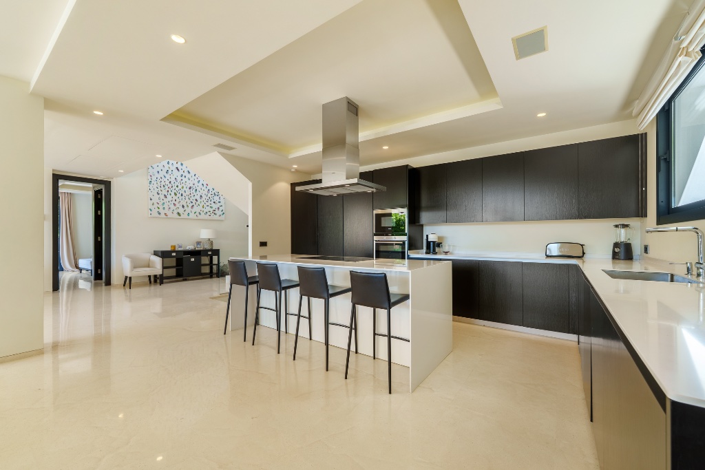 Los Olivos 2 – Contemporary Luxury Villa in Nueva Andalucía - Image 3