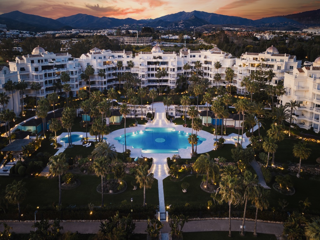 Luxury Beachfront Apartment – Las Dunas Park, Estepona - Image 25