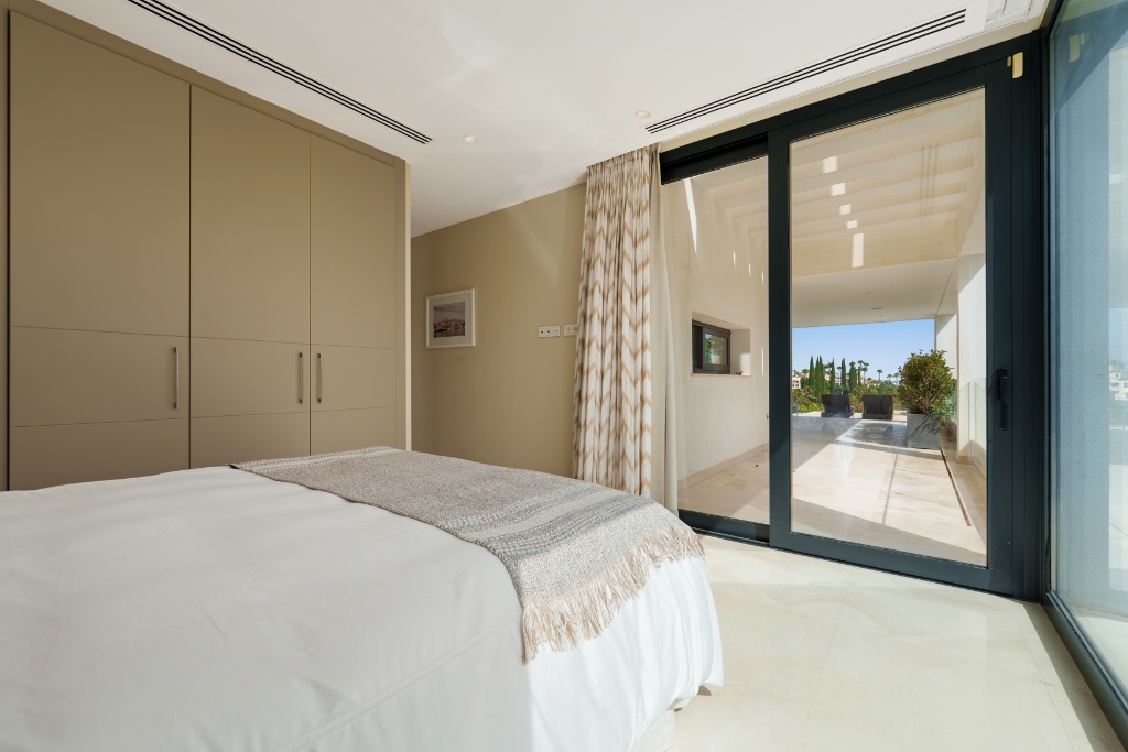LEO 21B | Luxury Frontline Golf Villa for Sale in Nueva Andalucía, Marbella | Contemporary 5-Bedroom Villa with Infinity Pool - Image 11