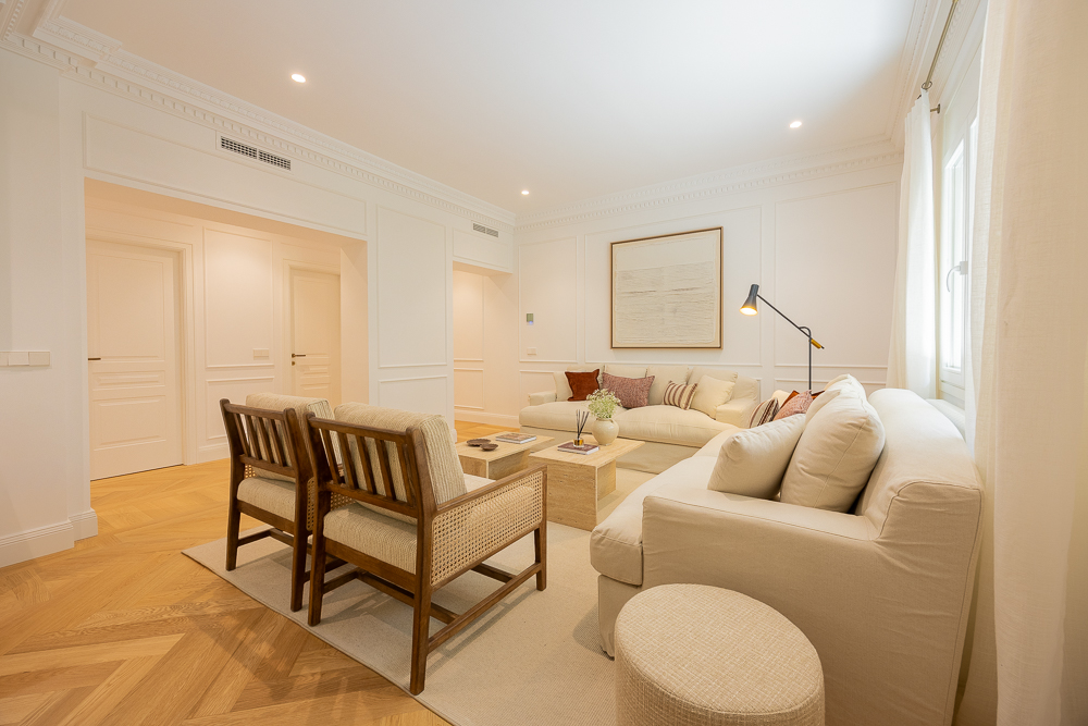 Fully Renovated Luxury Apartment for Sale in Castellana, Salamanca, Madrid - Image 2