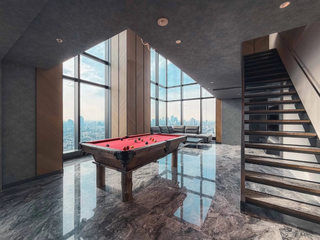 Luxury Penthouse in Tokyo City Tower Azabujuban - luxury property in Japan