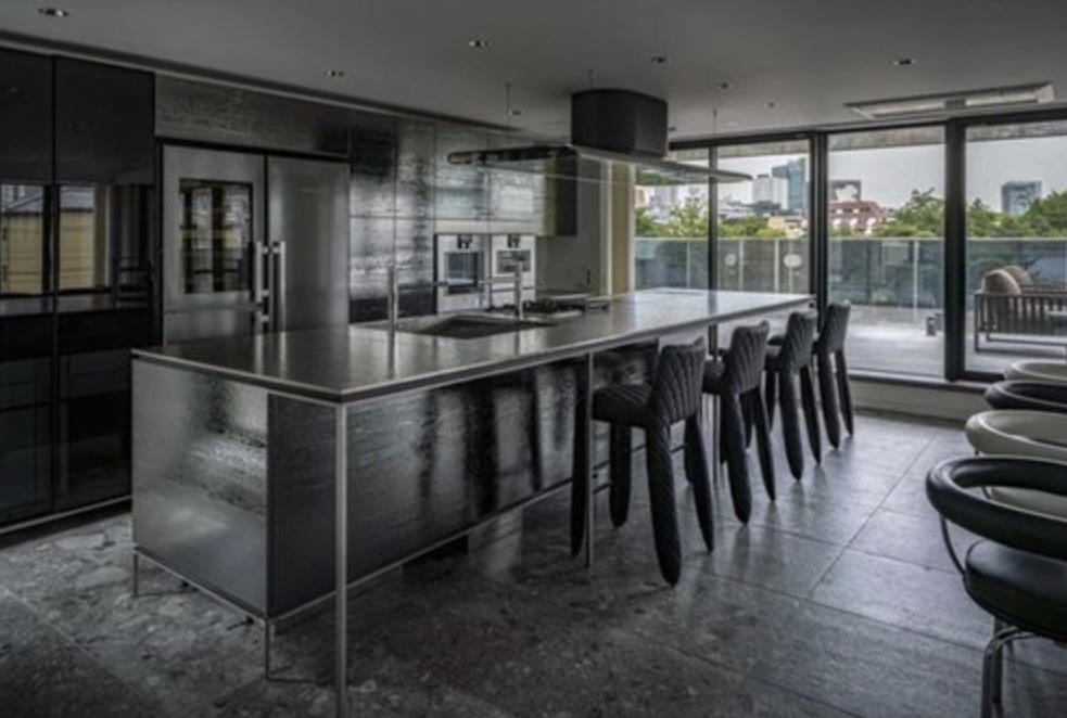 Luxury House for Sale in Minami Aoyama, Tokyo | Exceptional Contemporary Residence with Rooftop Pool - Image 5