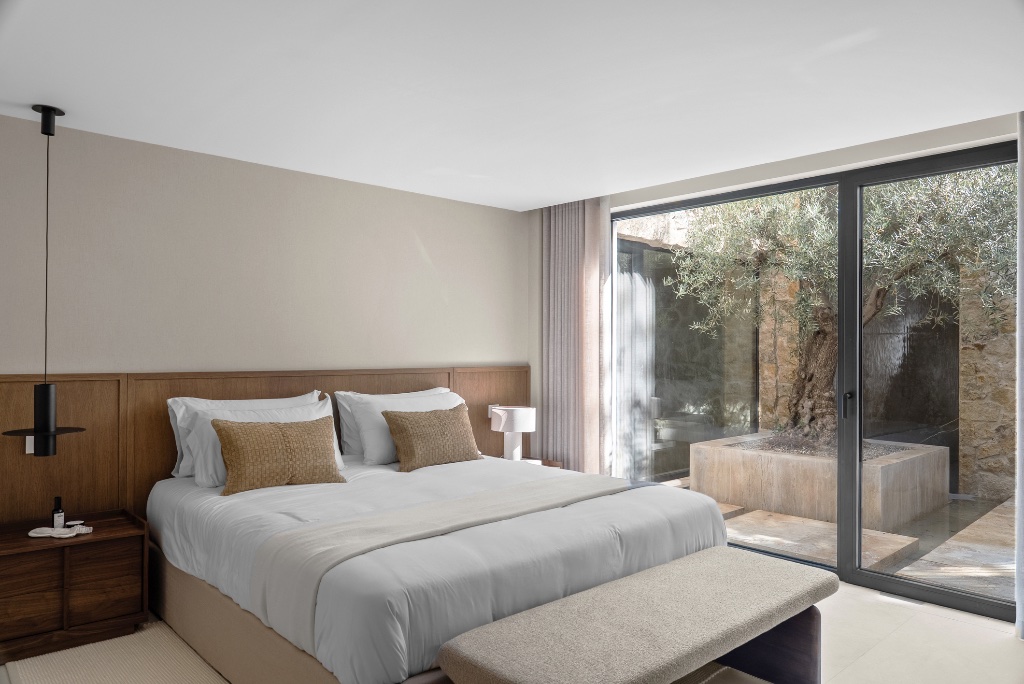 Luxury Frontline Golf Villa in Marbella | Italian-Inspired Contemporary Masterpiece - Image 25