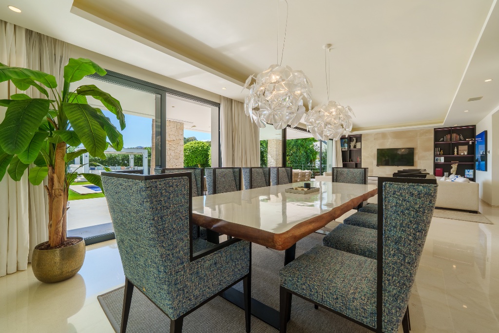 Los Olivos 2 – Contemporary Luxury Villa in Nueva Andalucía - Image 4