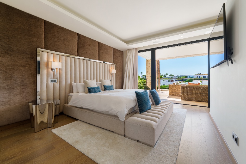 Los Olivos 2 – Contemporary Luxury Villa in Nueva Andalucía - Image 17