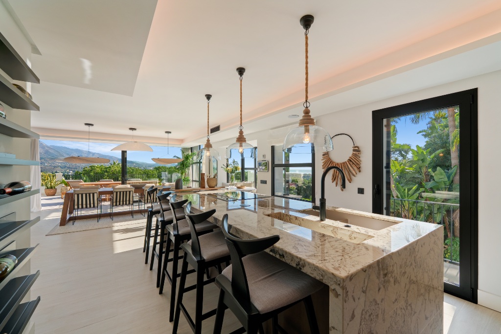 Luxury Villa for Sale in Nueva Andalucía, Marbella | Panoramic Sea Views | 6 Bedrooms - Image 12