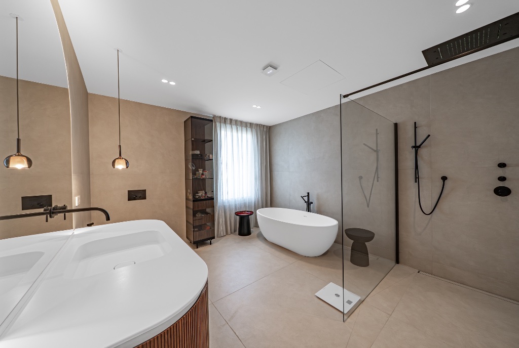 Luxury Beachfront Apartment – Las Dunas Park, Estepona - Image 10