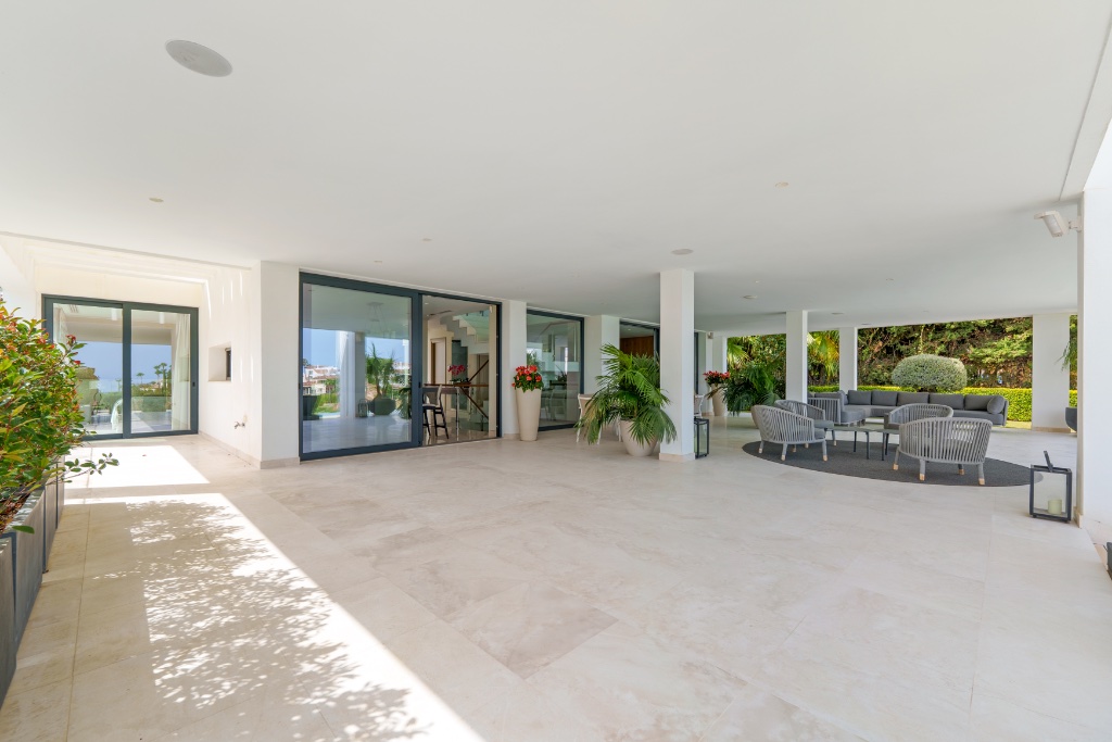 LEO 21B | Luxury Frontline Golf Villa for Sale in Nueva Andalucía, Marbella | Contemporary 5-Bedroom Villa with Infinity Pool - Image 18