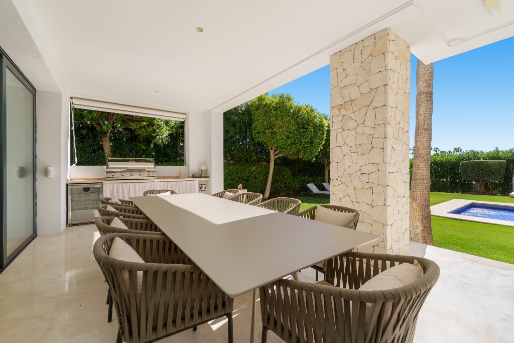Los Olivos 2 – Contemporary Luxury Villa in Nueva Andalucía - Image 10