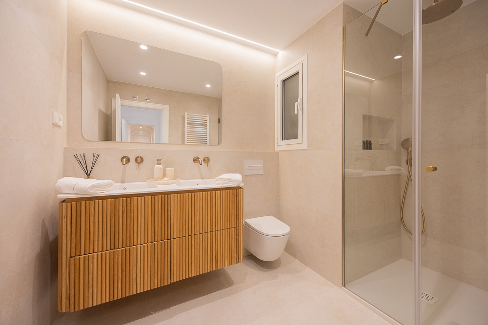 Fully Renovated Luxury Apartment for Sale in Castellana, Salamanca, Madrid - Image 8