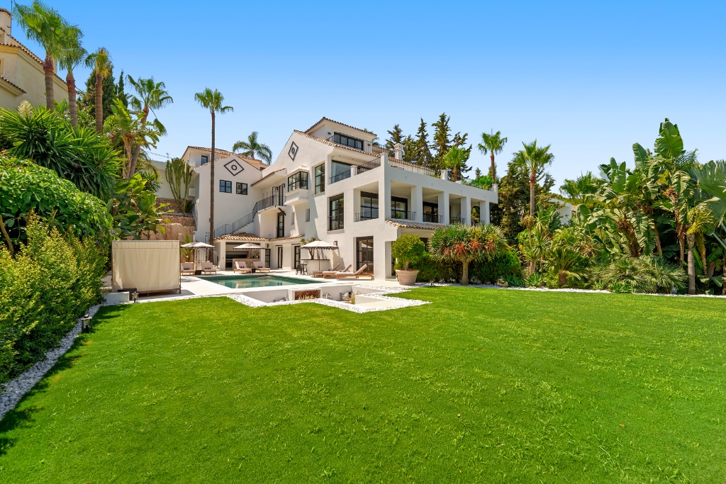 Luxury Villa for Sale in Nueva Andalucía, Marbella | Panoramic Sea Views | 6 Bedrooms - Image 3