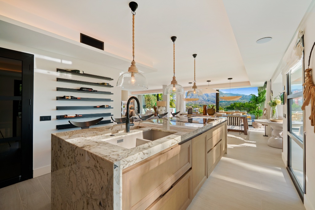 Luxury Villa for Sale in Nueva Andalucía, Marbella | Panoramic Sea Views | 6 Bedrooms - Image 13