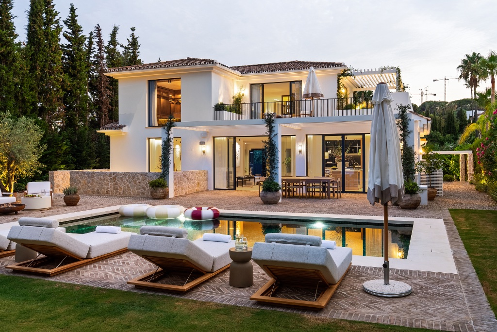 Luxury Frontline Golf Villa in Marbella | Italian-Inspired Contemporary Masterpiece - Image 34