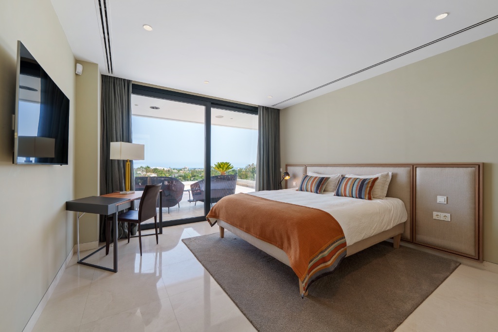 LEO 21B | Luxury Frontline Golf Villa for Sale in Nueva Andalucía, Marbella | Contemporary 5-Bedroom Villa with Infinity Pool - Image 10